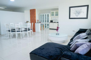 Nice And Modern with king size bed
